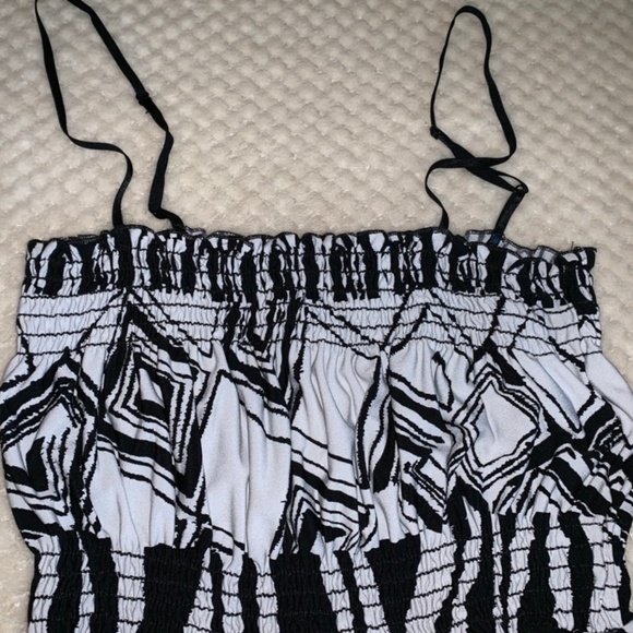 Black and White Absract Dress - Picture 2 of 3